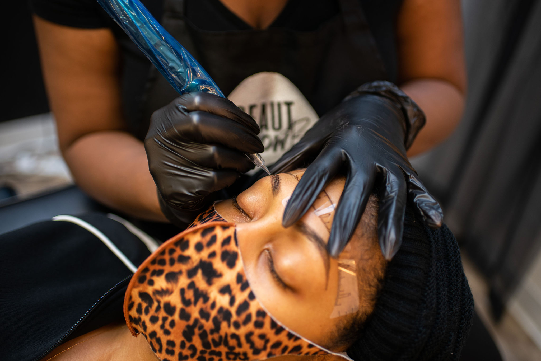 woman getting her brows microbladed